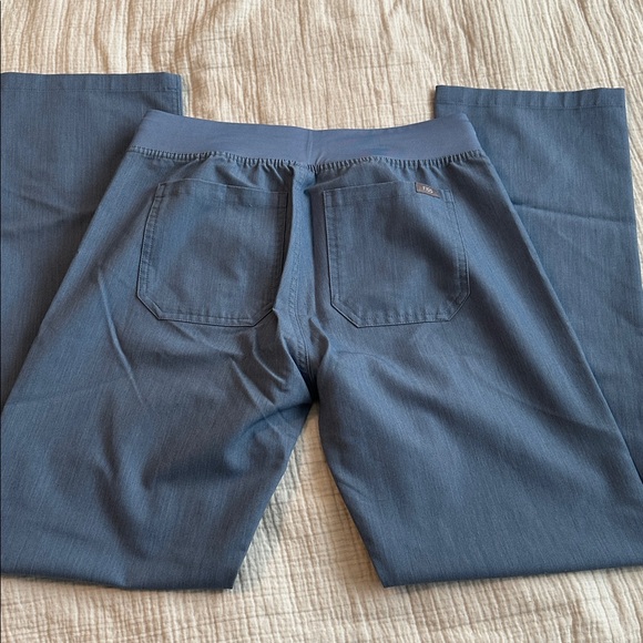 Figs Heather Denim Blue Scrub Set - Picture 4 of 5